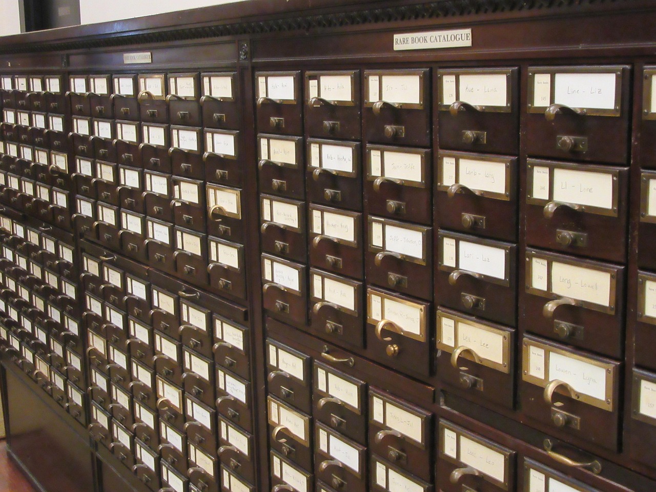 odkryj fascynujący świat genealogii! dowiedz się, jak śledzić swoje korzenie, badać historię rodziny i odkrywać sekrety przodków. zbieraj cenne informacje oraz buduj swoje drzewo genealogiczne z pasją i zaangażowaniem.